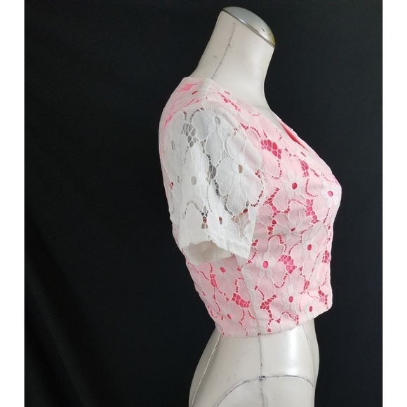 3/ $25 Guess M Cropped Top Pink White Zip Top - Picture 4 of 7